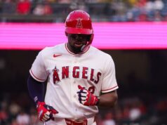 Os morcegos dos Angels não conseguem resolver o arremesso dos Blue Jays