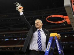 O veterano da UConn, Sam Calhoun, construiu seu avô cobrindo o programa de basquete