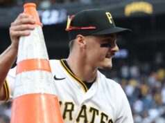 Connor Griffin é levemente brindado por seu plano surpresa para o acordo histórico