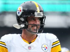 Schefter brinca que Aaron Rodgers pode revelar os planos dos Steelers no draft da NFL