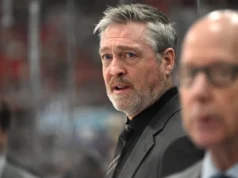 O técnico do Isles, Patrick Roy, demitiu faltando 4 jogos para o final dos playoffs, sendo substituído por Peter DeBoer