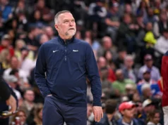 A UNC está procurando contratar Mike Malone como seu próximo HC de basquete masculino