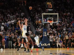 O retorno do Warriors contra o Rockets fica aquém do retorno de Steph Curry, 117-116