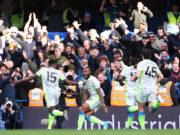 O Manchester City diminuiu a diferença para o Arsenal com uma vitória confortável sobre o Chelsea