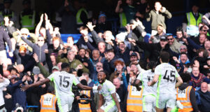 O Manchester City diminuiu a diferença para o Arsenal com uma vitória confortável sobre o Chelsea