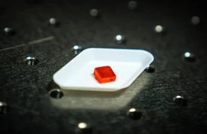 Essas células solares baratas funcionam melhor porque estão com defeito