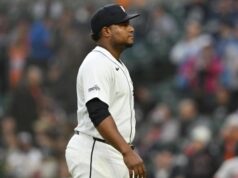 Tigers Framber Valdez e AJ Hinch suspensos e multados por incidente com HBP