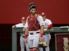 John’s derrotou o Florida State por 6-5, enviando os Seminoles para a chave dos perdedores.