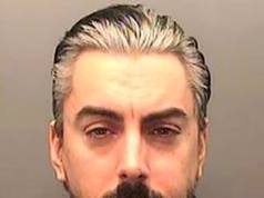 O prisioneiro ‘que assassinou o cantor pedófilo do Lostprophets, Ian Watkins’, disse-lhe ‘boa noite, garoto dormindo’ depois de cortar seu pescoço em um ataque de 20 segundos à cela de prisão, ouve o tribunal
