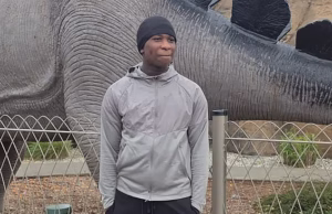 Um segundo adolescente foi acusado do assassinato de um estudante de 14 anos que foi morto a tiros em uma escadaria de Londres.