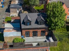 O empresário recebeu ordem de demolir o anexo de £ 200.000 de seu jardim… É uma casa de dois quartos com porão, sala de estudo e guarda-roupa depois do conselho.