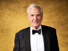 Larry Lamb, 78, diz que está enfrentando sua mortalidade após retornar à poesia e à ‘semi-aposentadoria’ da atuação: ‘A morte não está longe’