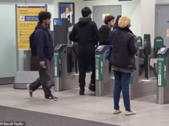 Seis desavergonhados desviadores de tarifas cruzam a barreira na estação ferroviária Elizabeth Line em apenas dois minutos