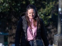 O motorista que bateu em uma escola preparatória e matou duas meninas saberá hoje se enfrentar acusações criminais – anos depois da tragédia