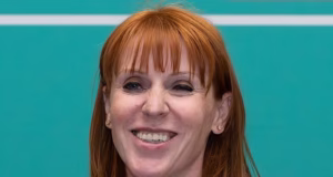 Angela pode salvar seu próprio assento no Commons? As ambições de liderança trabalhista de Rayner sofrem um golpe enquanto o conselho de reforma varre seu conselho local