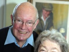 Ele foi o homem que roubou o coração do nosso tesouro nacional, Maeve Binchy. Com um casamento baseado na bondade, no respeito e no apoio mútuo, eles viveram uma história de amor digna de uma das crescentes tramas de sua esposa. Rose Marie Roche se lembra de Gordon Snell…