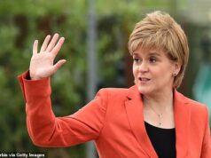 Dezenas de MSPs que deixam Holyrood estão recebendo um grande aumento em seus pagamentos de “despedida de ouro” – graças a um aumento salarial poucos dias antes de partirem