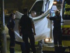 Cena de terror em casa, onde três foram encontrados mortos e um preso – à medida que surgem detalhes sobre uma família ‘mantida para si’