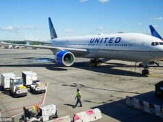 United declara emergência a bordo depois que passageiro desesperado tenta entrar na cabine do piloto no aeroporto de Newark