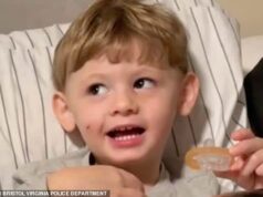 Papai espera insuportavelmente 22 minutos para ligar para o 911 depois que seu filho, de 3 anos, foi esmagado sob o trator que ele dirigia