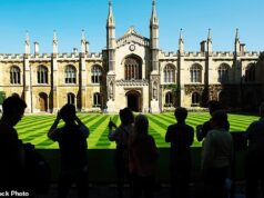 Acadêmicos doaram £ 250 mil para colonizar matemática, ciências e geografia – chamada de ‘doutrina delirante’