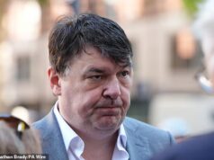 ‘Ele nunca ligou para perguntar como eu estava’: Graham Linehan, co-criador do Padre Ted, acusa Ardal O’Hanlon de abandoná-lo em meio a uma briga de transe