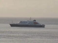 O condenado navio de cruzeiro solicitou o descarregamento de mais dois passageiros doentes para as remotas ilhas de Cabo Verde, depois de três pessoas terem morrido de hantavírus transmitido por ratos.