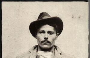 Criminosos imigrantes eduardianos na Grã-Bretanha manifestaram-se através da máscara de assassinos, ladrões e bandidos