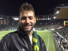 O barman de Portland dirige um carro alugado carregado de explosivos pela porta da frente com o clube de ‘obsessão violenta’ que o demitiu