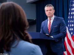Aumenta a especulação sobre a frota secreta de ‘golfinhos kamikaze’ dos EUA após a estranha admissão de Pete Hegseth