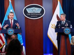 Pete Hegseth insiste que a frágil trégua não acabou, apesar de admitir que tropas foram atacadas pelo Irã 10 vezes… e Trump considera mais ataques