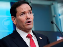 A reação de surpresa de Marco Rubio ao ser confrontado com pistas não tão sutis para a aquisição de Cuba na caótica primeira coletiva de imprensa da Casa Branca