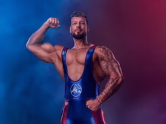 A estrela do gladiador oferece um ramo de oliveira para a ex-esposa depois de bater em sua bochecha sobre seu novo relacionamento com a modelo Giant Onlifans