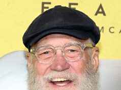 Sour David Letterman critica sua antiga rede CBS com insultos desagradáveis depois que o programa do querido Stephen Colbert foi cancelado