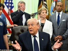 Trump anuncia pausa no levantamento do bloqueio iraniano ao Estreito de Ormuz enquanto sugere esperança de um “acordo completo e final”