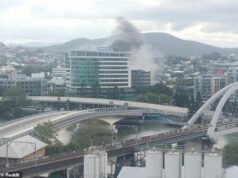 Grande incêndio em prédio de escritórios em Brisbane: pessoa presa no telhado
