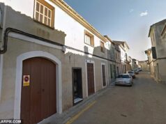 Um turista britânico morreu após cair de uma porta de vidro em Maiorca