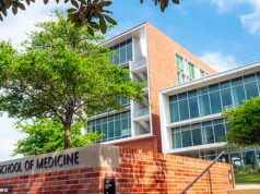 A faculdade de medicina da UCLA discriminou estudantes brancos e asiáticos, revela a investigação do DOJ, enquanto dois vigilantes são nomeados e envergonhados