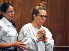 Acupunturista divorciada acusada de assassinar seus filhos em uma casa de US$ 1 milhão se declara inocente em tribunal