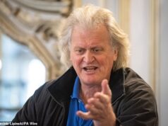 A proibição da cerveja no aeroporto de manhã cedo é uma abordagem do ‘Big Brother’, diz o chefe de Wetherspoon – depois que o chefe da Ryanair tenta marcar a hora da cerveja ao nascer do sol