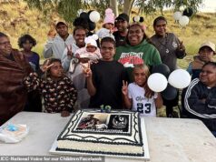 O irmão do bebê Kumanjoy comemorou seu primeiro aniversário sem a irmã