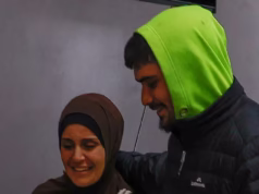 Noiva sorridente do ISIS que sai livre após pousar na Austrália – passa anos implorando por resgate do campo de refugiados sírios