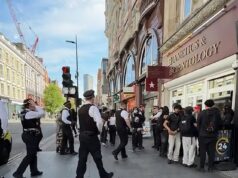 TikTokers migram para o prédio da Cientologia no Reino Unido como uma manobra viral de ‘corrida rápida’: momento em que os jovens descem à sede da igreja em Londres para correr