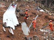 ‘Batalha’ de 18 segundos na cabine do jato Boeing em mergulho mortal: a gravação ‘revela gritos, brigas e respiração rápida durante a batalha pelo controle’ enquanto o avião cai na China