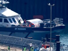 Chegadas de pequenos barcos ‘ultrapassam a marca de 200.000’ desde o início da crise do Canal da Mancha, com 70 migrantes trazidos para Dover
