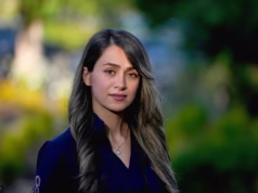 A glamorosa médica, de 33 anos, lamentou ter sido negado o green card e culpou a “retaliação” depois de exigir uma resposta ao seu pedido.