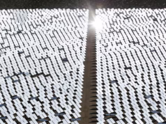 Reguladores permitem que usina de energia solar de US$ 2,2 bilhões apoiada por Obama ‘poço de dinheiro’ ‘queime e mate milhares de pássaros impunemente’