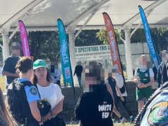 Os pais revelaram um lado diferente da cuidadora acusada de abusar de judeus em um jogo de netball – conforme sua nota manuscrita emerge
