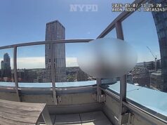 Policiais corajosos resgatam uma mulher que estava pendurada na beirada de um arranha-céu em Nova York