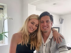 Vernon Kay e Tess Daly compartilharam uma garrafa de champanhe para encerrar o casamento, pois foi revelado que eles ainda moram juntos na mansão de Buckinghamshire.